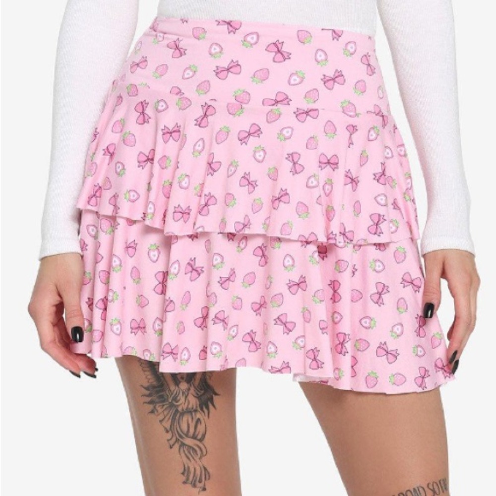 Hot Topic Strawberries & Bows Tiered Skirt